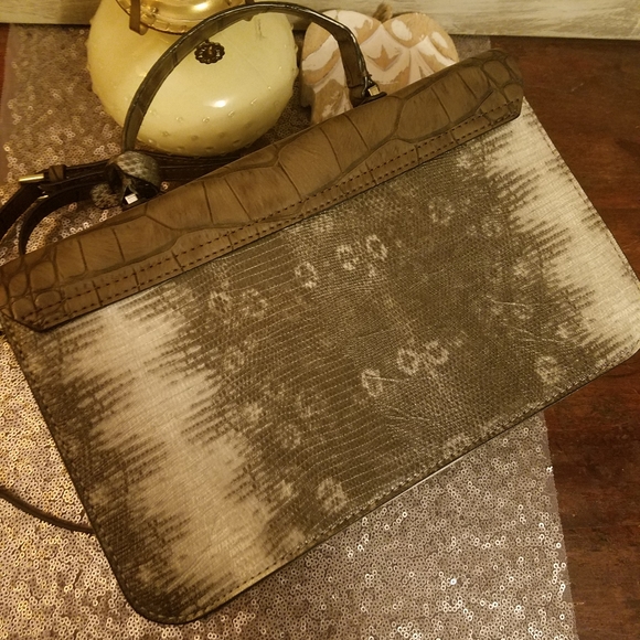 Guess Angela animal print purse. - Picture 3 of 4